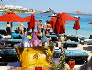 Ανοιξε το Nammos στη Μύκονο και έκαναν μήνυση στην εφορία!